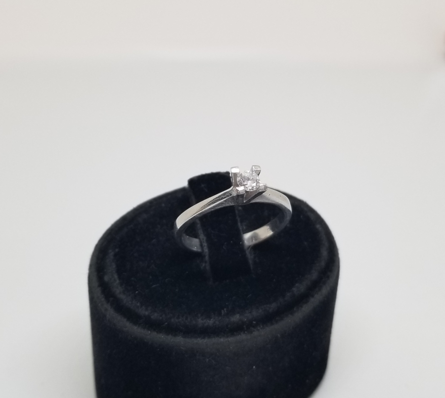 PIRLANTA TAŞLI TEKTAŞ MODEL YÜZÜK