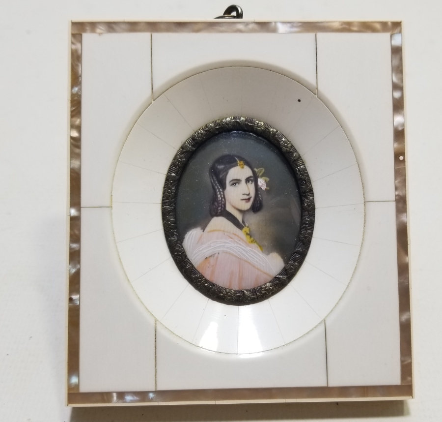 ÖZEL YAPIM ANTİKA FİLDİŞİ ELİSABETH GÖRSELLİ ÇERÇEVE