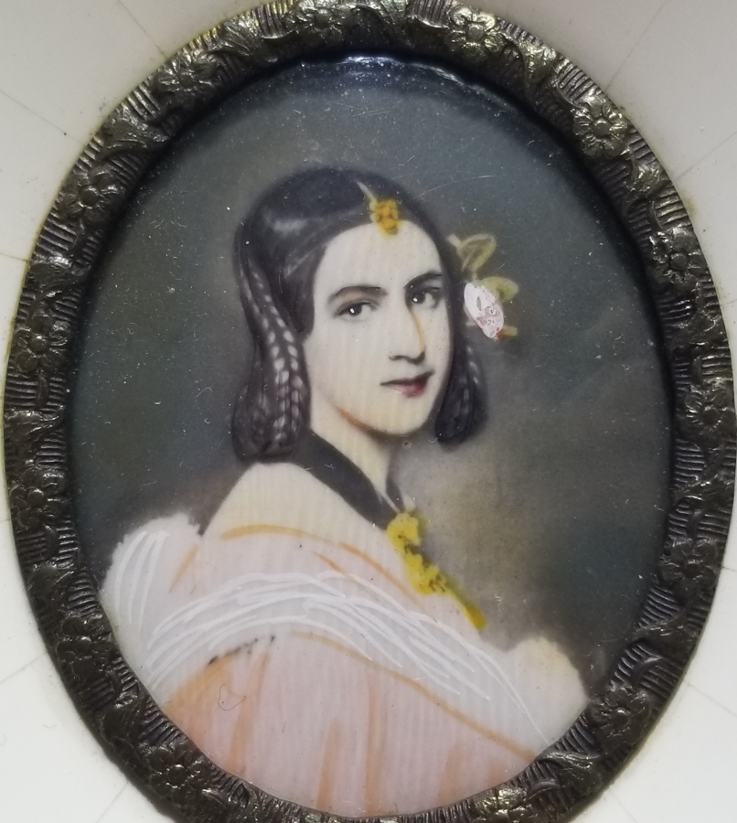 ÖZEL YAPIM ANTİKA FİLDİŞİ ELİSABETH GÖRSELLİ ÇERÇEVE