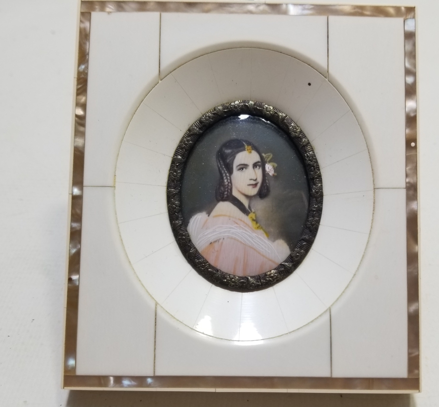 ÖZEL YAPIM ANTİKA FİLDİŞİ ELİSABETH GÖRSELLİ ÇERÇEVE