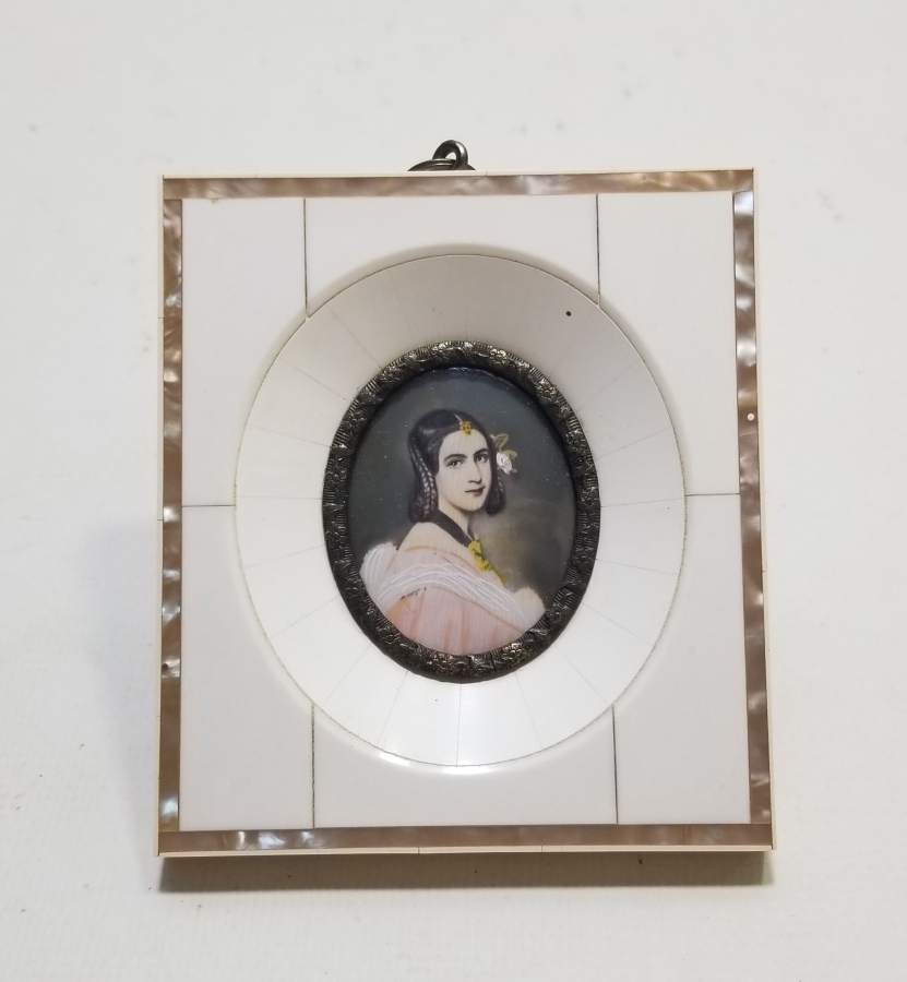 ÖZEL YAPIM ANTİKA FİLDİŞİ ELİSABETH GÖRSELLİ ÇERÇEVE