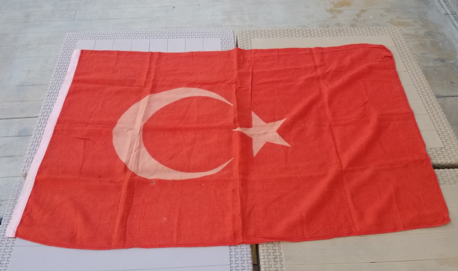 CUMHURİYET BAŞLARI KÖK BOYA İŞÇİLİKLİ BÜYÜK BOY ANTİKA BAYRAK