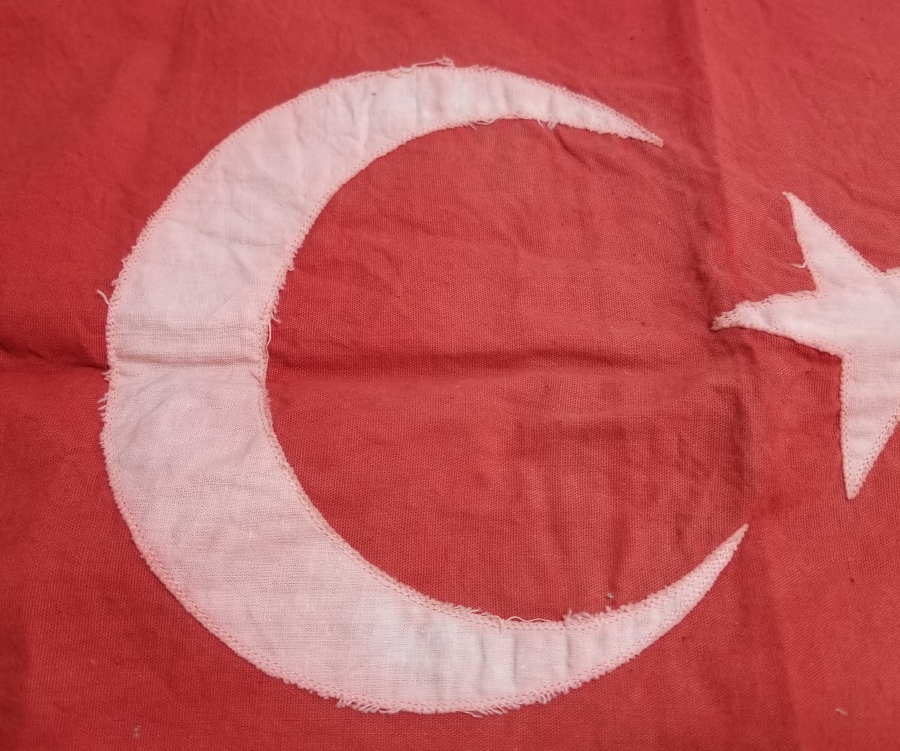 CUMHURİYET BAŞLARI KÖK BOYA İŞÇİLİKLİ EL YAPIMI ANTİKA BAYRAK