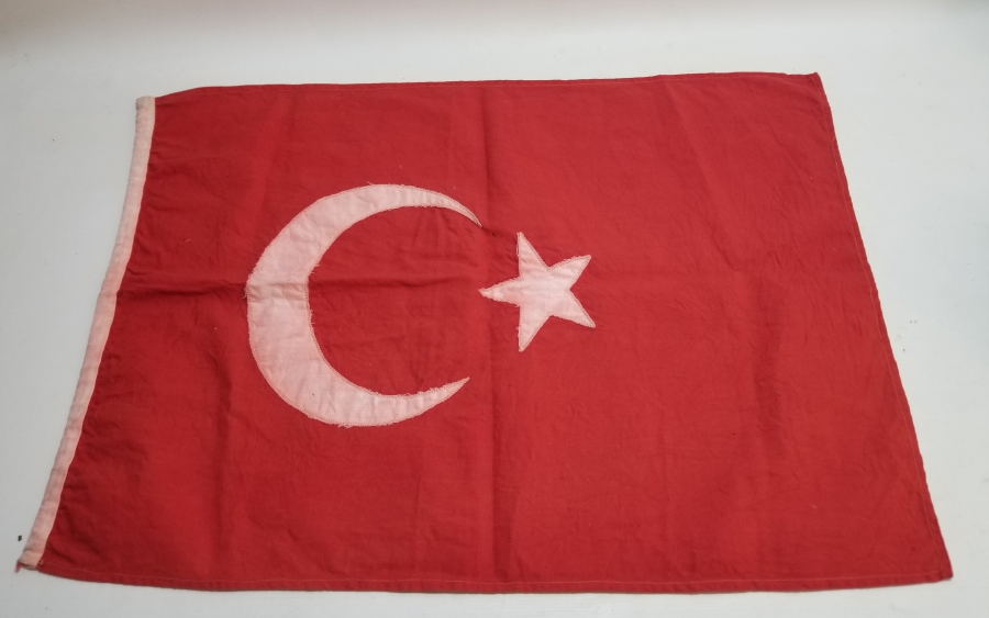 CUMHURİYET BAŞLARI KÖK BOYA İŞÇİLİKLİ EL YAPIMI ANTİKA BAYRAK