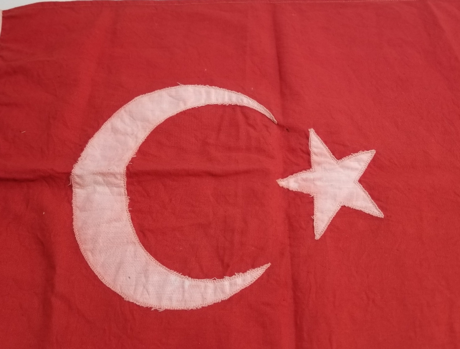 CUMHURİYET BAŞLARI KÖK BOYA İŞÇİLİKLİ EL YAPIMI ANTİKA BAYRAK