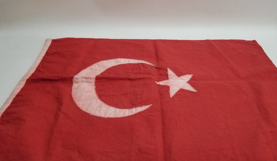 CUMHURİYET BAŞLARI KÖK BOYA İŞÇİLİKLİ EL YAPIMI ANTİKA BAYRAK