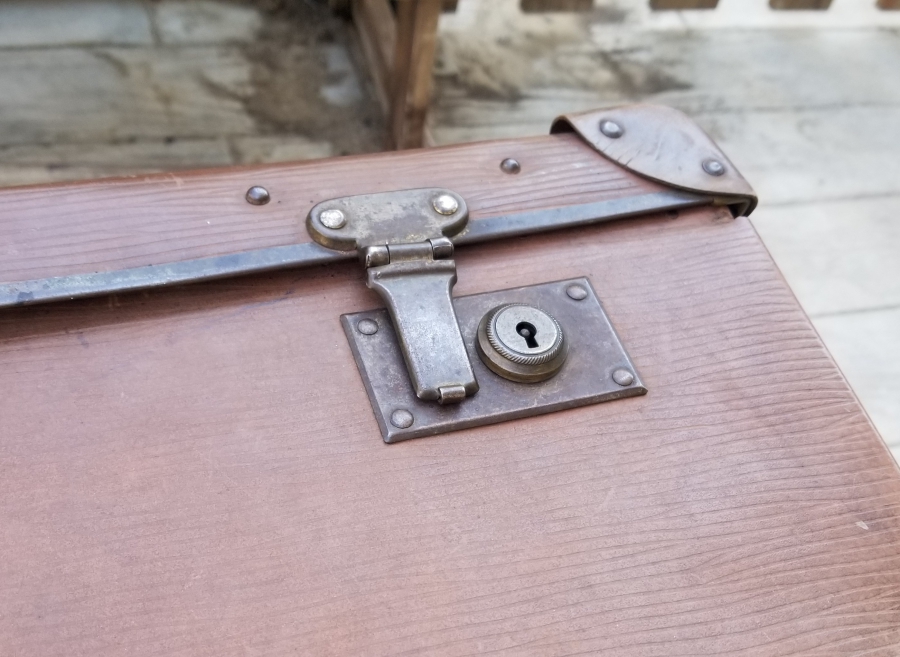 ÜZERİNDE OSMANLICA ETİKET BULUNAN ÇOK NADİR ASKER BAVULU