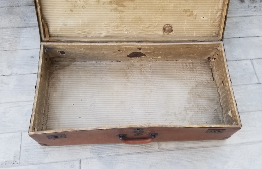 ÜZERİNDE OSMANLICA ETİKET BULUNAN ÇOK NADİR ASKER BAVULU