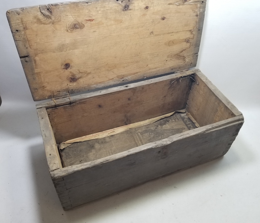 CUMHURİYET BAŞLARI ÜZERİ OSMANLICA YAZILI NADİR MAVZER MERMİSİ SANDIĞI