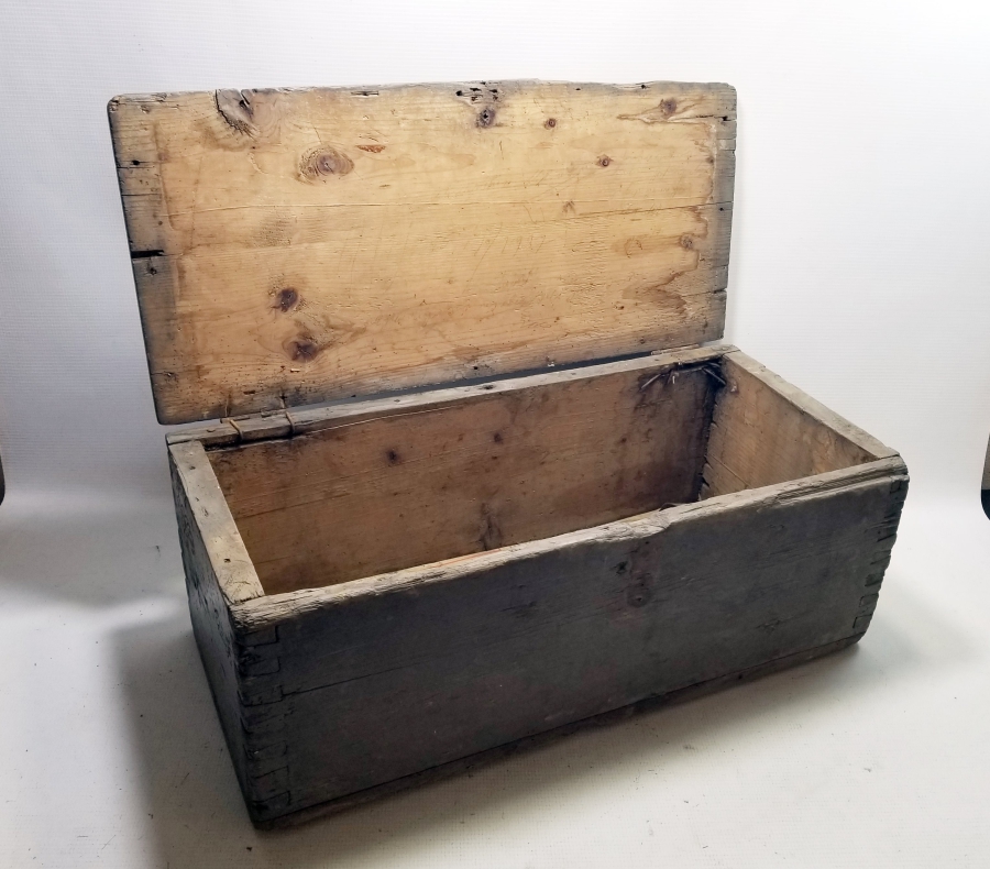 CUMHURİYET BAŞLARI ÜZERİ OSMANLICA YAZILI NADİR MAVZER MERMİSİ SANDIĞI