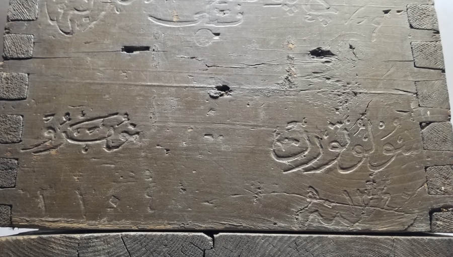 CUMHURİYET BAŞLARI ÜZERİ OSMANLICA YAZILI NADİR MAVZER MERMİSİ SANDIĞI