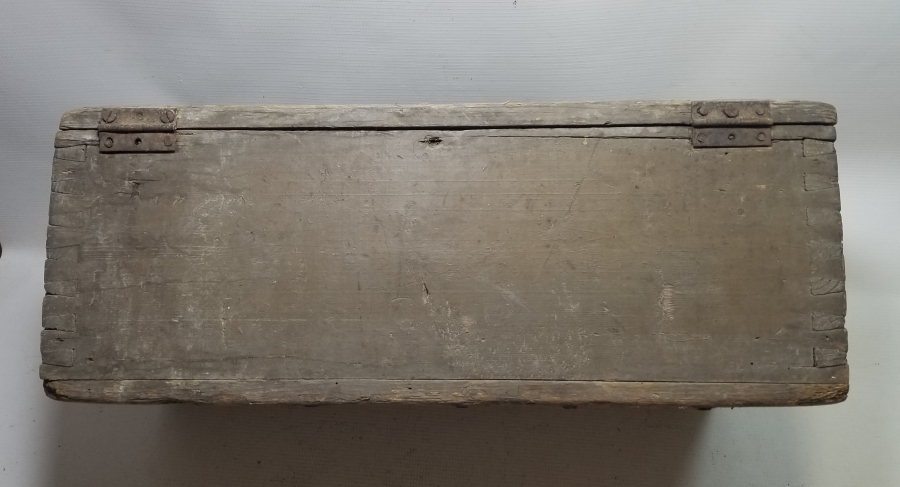 CUMHURİYET BAŞLARI ÜZERİ OSMANLICA YAZILI NADİR MAVZER MERMİSİ SANDIĞI