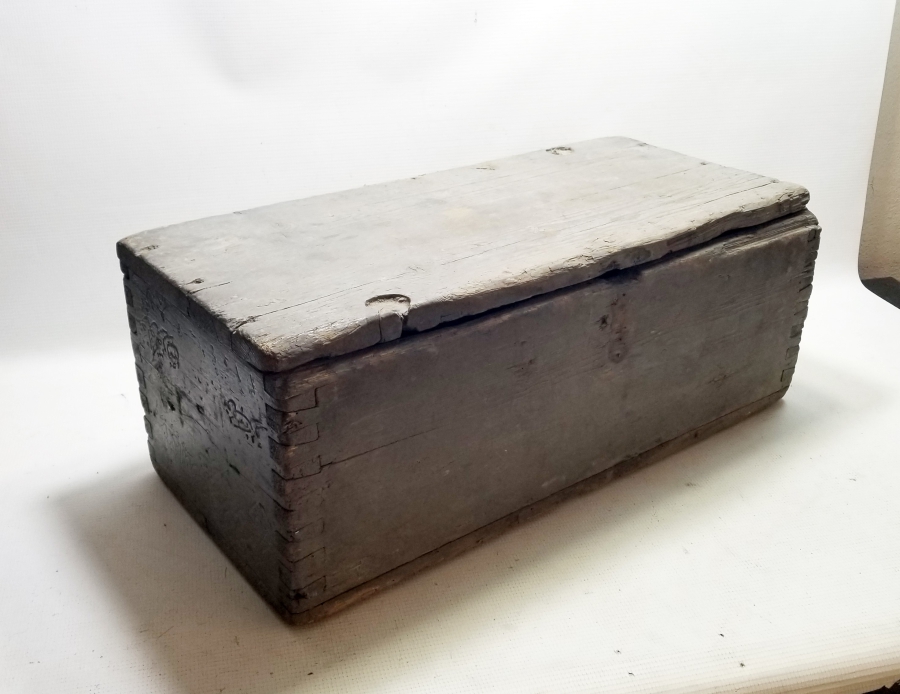 CUMHURİYET BAŞLARI ÜZERİ OSMANLICA YAZILI NADİR MAVZER MERMİSİ SANDIĞI