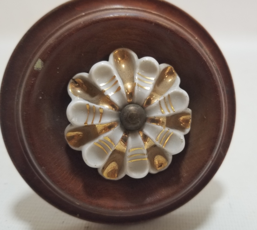 AHŞAP ÜZERİ ALTIN VERMEYLİ PORSELEN APLİKLİ OSMANLI DÖNEMİ NADİR KAPI KOLU