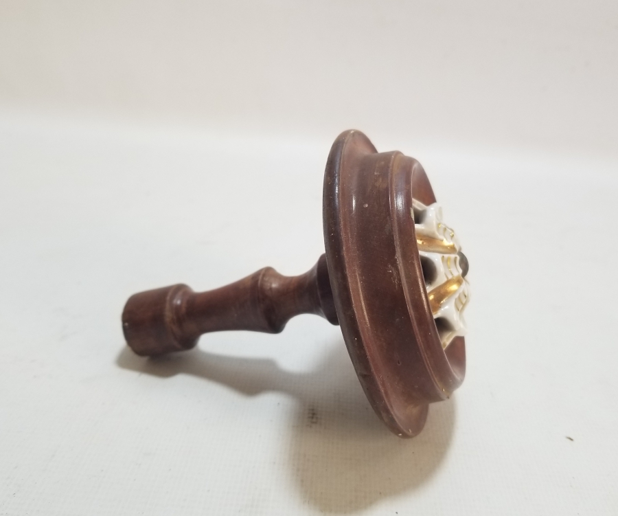 AHŞAP ÜZERİ ALTIN VERMEYLİ PORSELEN APLİKLİ OSMANLI DÖNEMİ NADİR KAPI KOLU