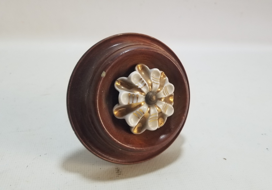 AHŞAP ÜZERİ ALTIN VERMEYLİ PORSELEN APLİKLİ OSMANLI DÖNEMİ NADİR KAPI KOLU