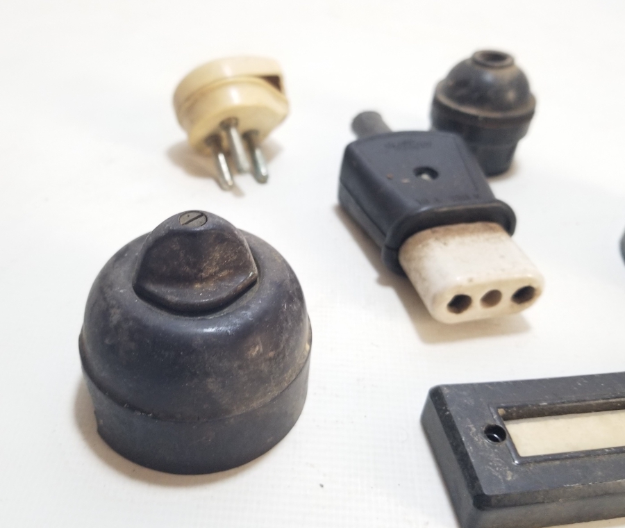 ANTİKA ELEKTRİK DÜĞMESİ LOTU