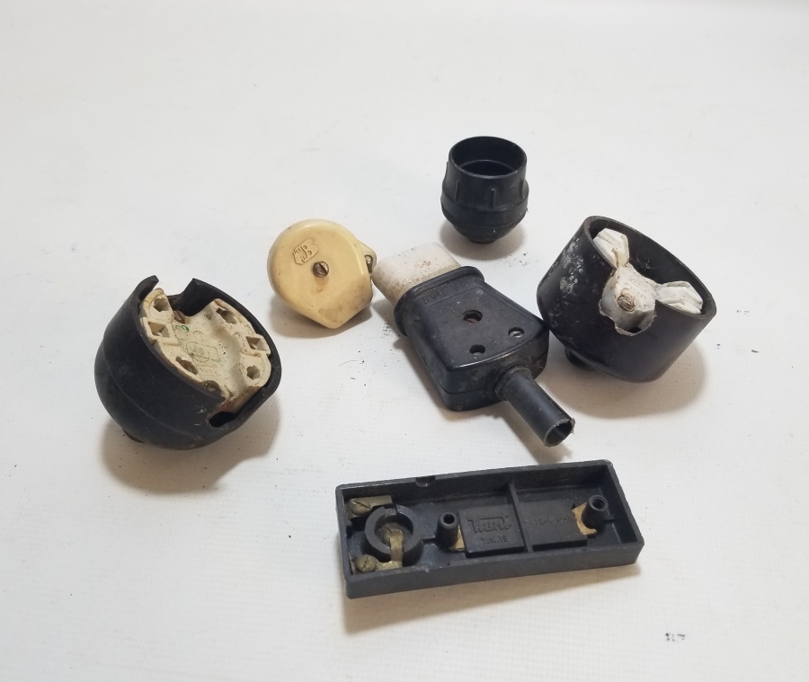 ANTİKA ELEKTRİK DÜĞMESİ LOTU