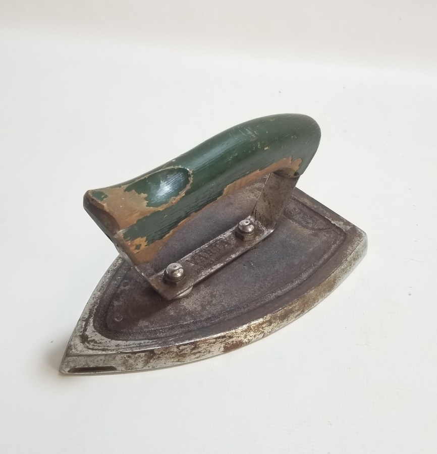 PRİMİTİF FORMDA ANTİKA ÜTÜ