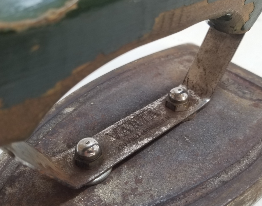 PRİMİTİF FORMDA ANTİKA ÜTÜ