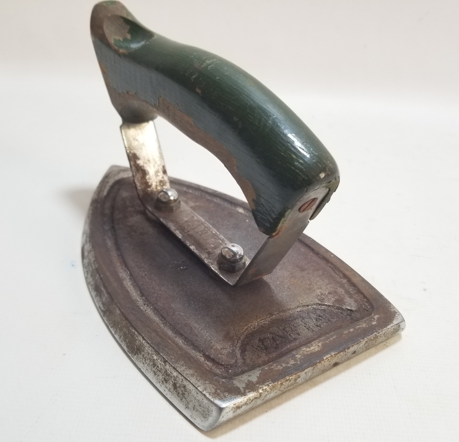 PRİMİTİF FORMDA ANTİKA ÜTÜ