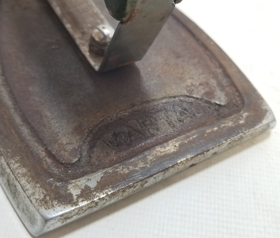 PRİMİTİF FORMDA ANTİKA ÜTÜ