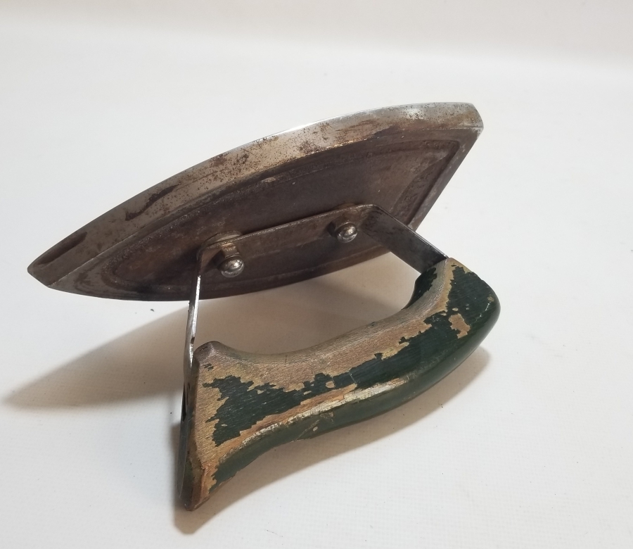 PRİMİTİF FORMDA ANTİKA ÜTÜ