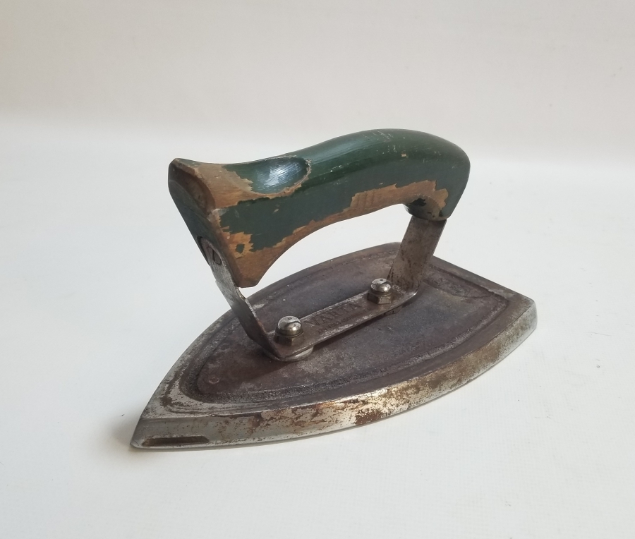 PRİMİTİF FORMDA ANTİKA ÜTÜ