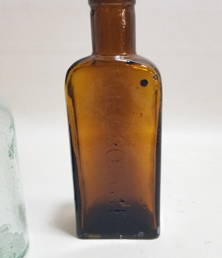 ANTİKA İLAÇ ŞİŞELERİ LOTU