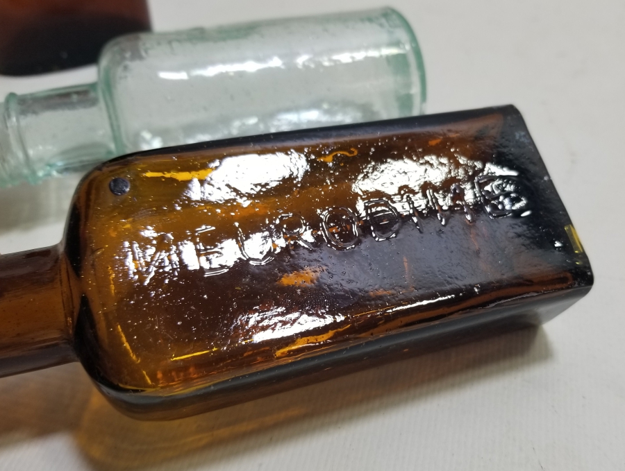 ANTİKA İLAÇ ŞİŞELERİ LOTU