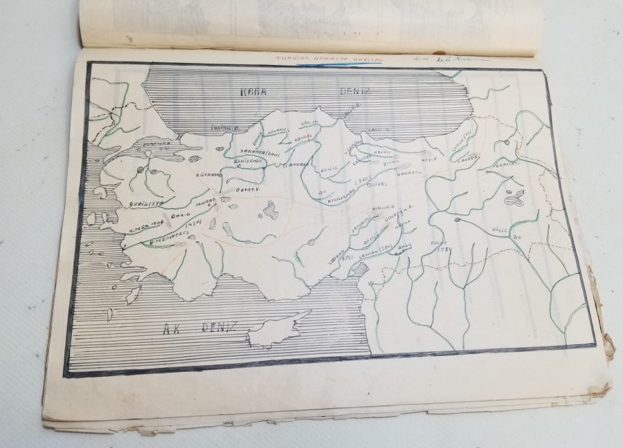 1940LARDAN ANTİKA BOL ÇİZİMLİ COĞRAFYA DEFTERİ