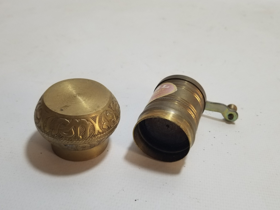 KABARTMA İŞÇİLİKLİ ANTİKA BAHARAT DEĞİRMENİ