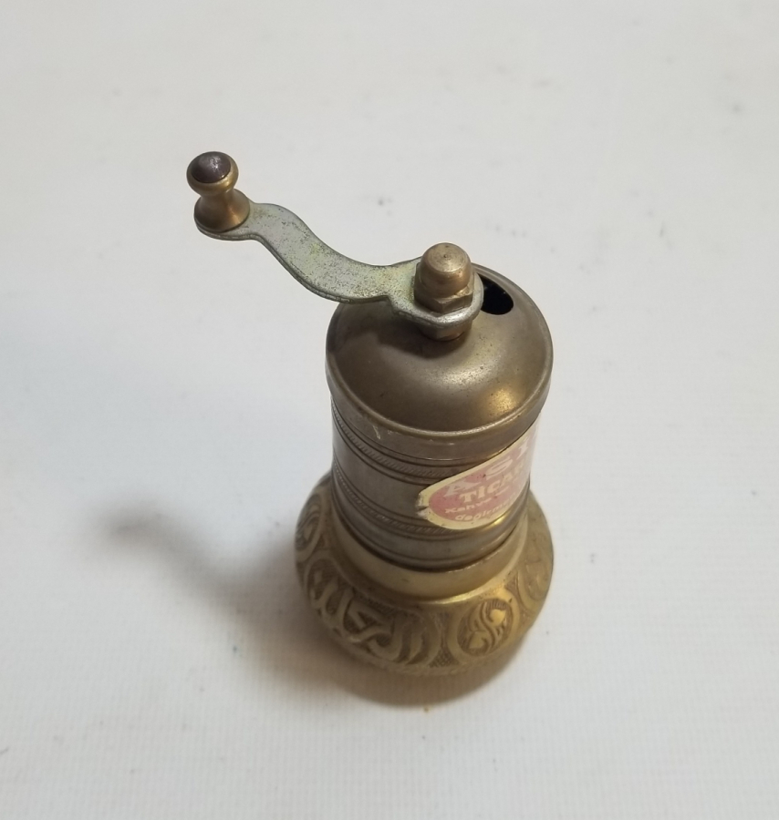 KABARTMA İŞÇİLİKLİ ANTİKA BAHARAT DEĞİRMENİ