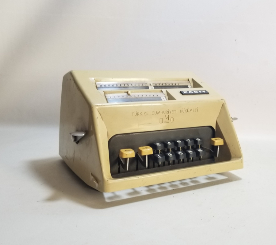 FACİT MARKA ANTİKA HESAP MAKİNESİ