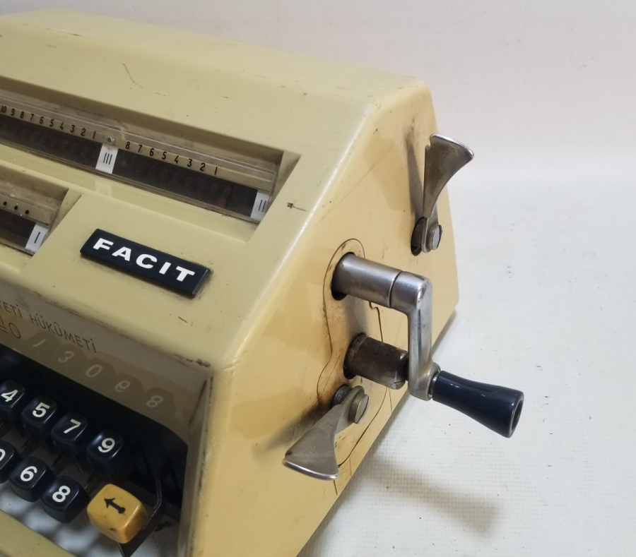 FACİT MARKA ANTİKA HESAP MAKİNESİ