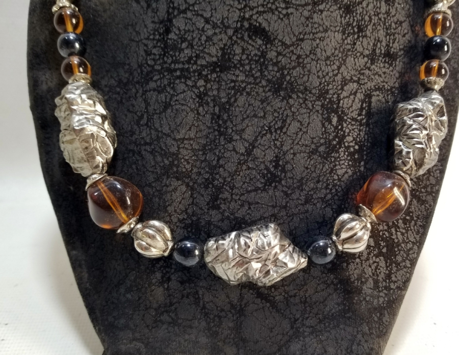 KABARTMA İŞÇİLİKLİ UZAK DOĞU YAPIMI ANTİKA GERDANLIK