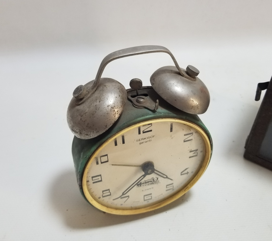 ANTİKA SERKİSOF MARKA KURMALI MASA SAATİ VE KABI