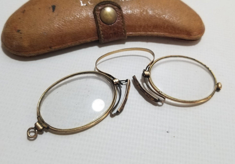 ORJİNAL DERİ KILIFINDA OSMANLI DÖNEMİ ALTIN KAPLAMA TÜCCAR GÖZLÜĞÜ