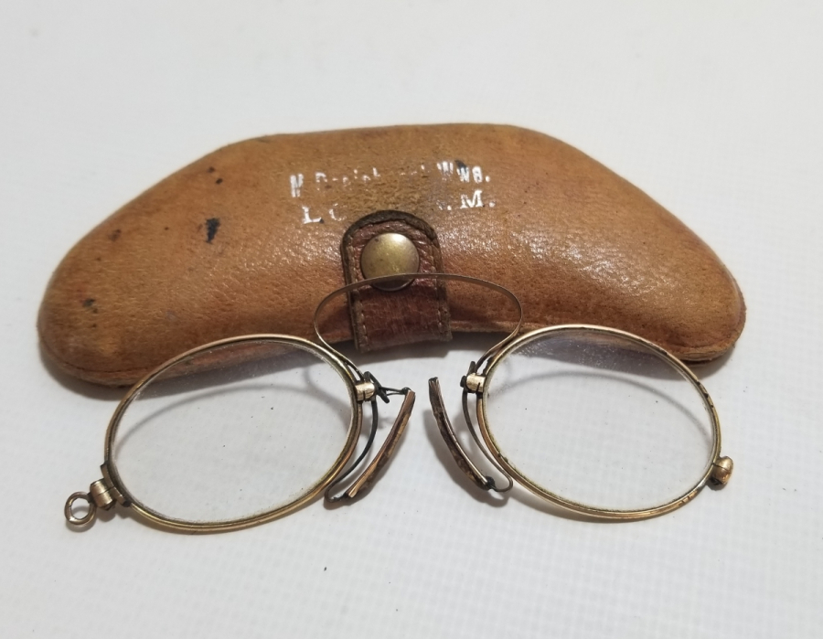 ORJİNAL DERİ KILIFINDA OSMANLI DÖNEMİ ALTIN KAPLAMA TÜCCAR GÖZLÜĞÜ