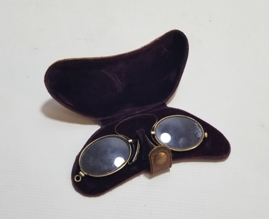 ORJİNAL DERİ KILIFINDA OSMANLI DÖNEMİ ALTIN KAPLAMA TÜCCAR GÖZLÜĞÜ