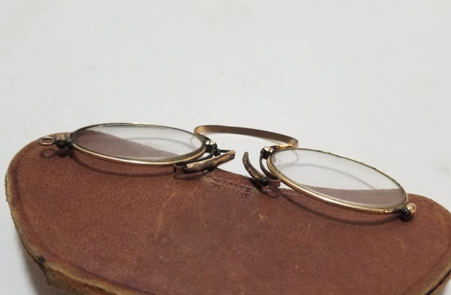 ORJİNAL DERİ KILIFINDA OSMANLI DÖNEMİ ALTIN KAPLAMA TÜCCAR GÖZLÜĞÜ