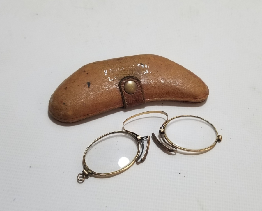 ORJİNAL DERİ KILIFINDA OSMANLI DÖNEMİ ALTIN KAPLAMA TÜCCAR GÖZLÜĞÜ