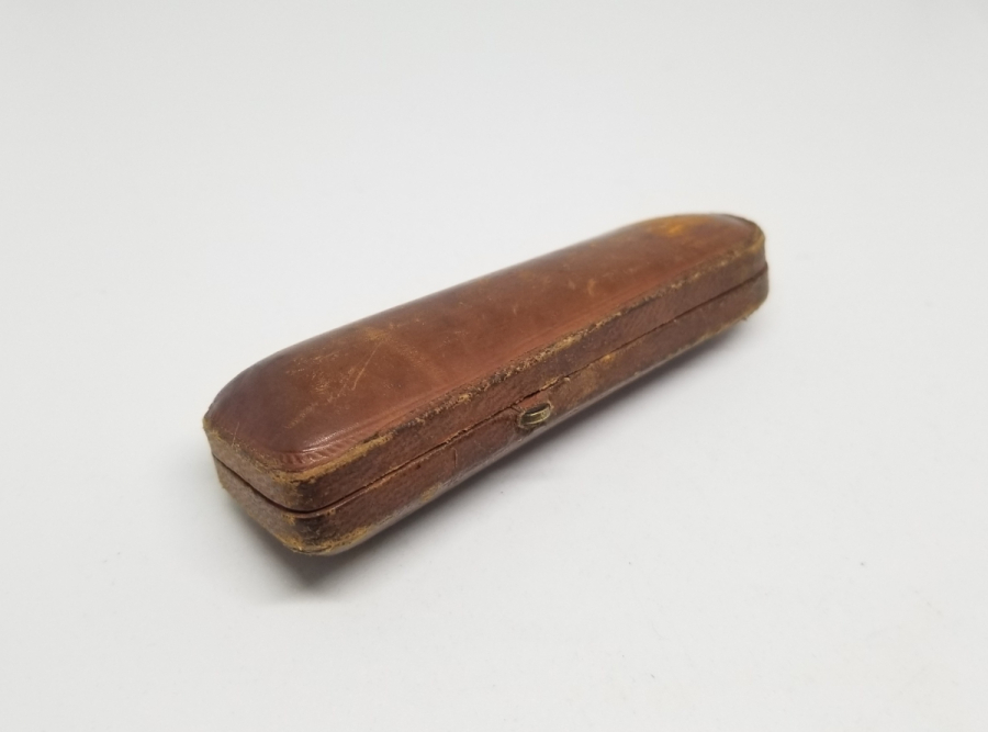 ORİJİNAL KUTUSUNDA ALTIN UÇLU OSMANLI DÖNEMİ SIKMA KEHRİBAR SİGARA AĞIZLIĞI