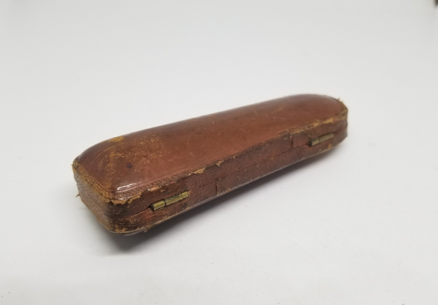 ORİJİNAL KUTUSUNDA ALTIN UÇLU OSMANLI DÖNEMİ SIKMA KEHRİBAR SİGARA AĞIZLIĞI