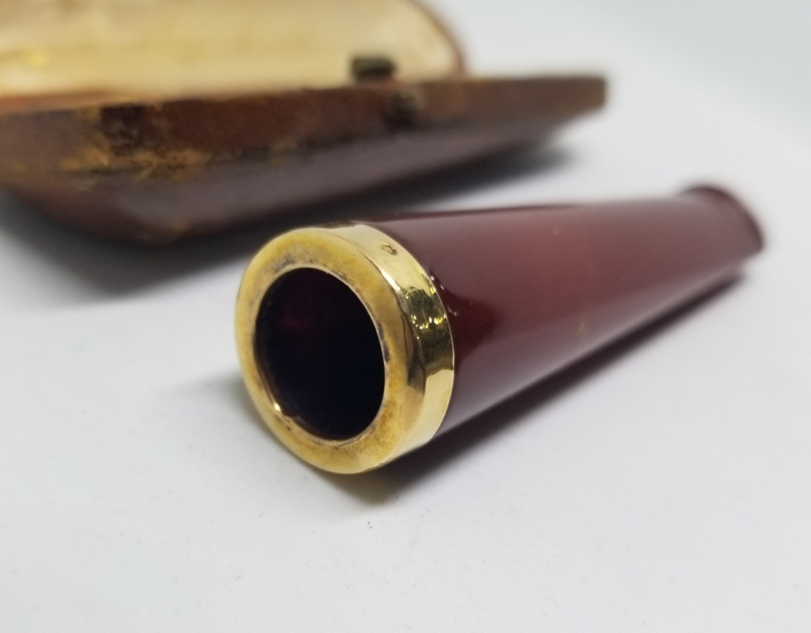 ORİJİNAL KUTUSUNDA ALTIN UÇLU OSMANLI DÖNEMİ SIKMA KEHRİBAR SİGARA AĞIZLIĞI