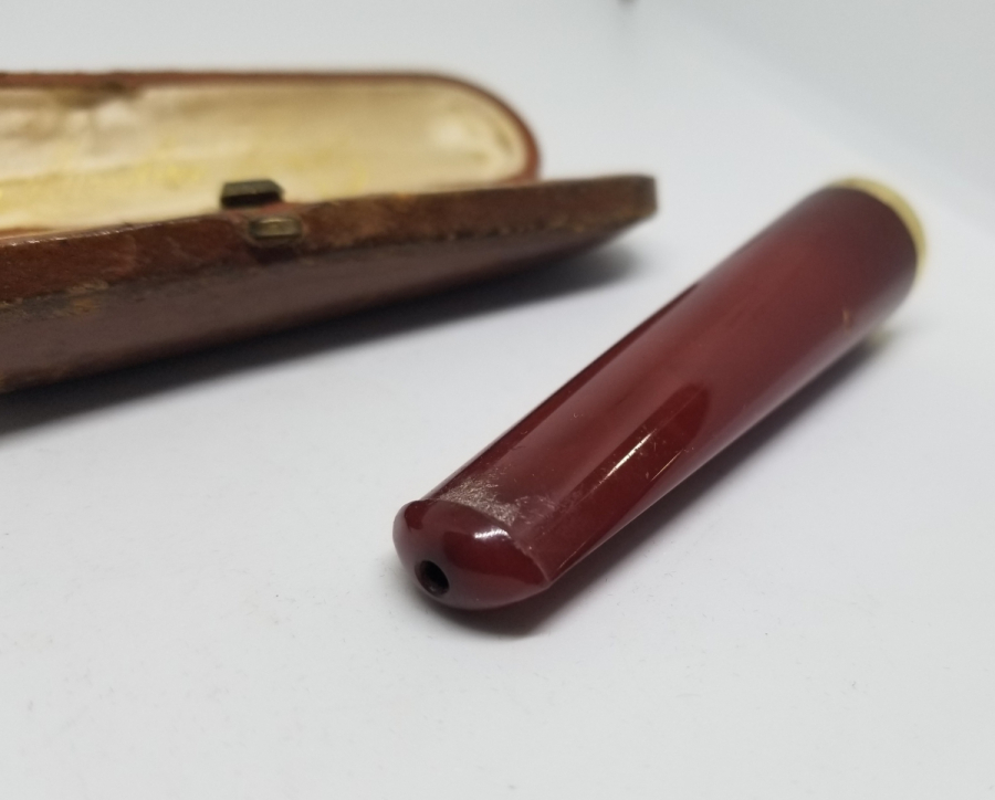 ORİJİNAL KUTUSUNDA ALTIN UÇLU OSMANLI DÖNEMİ SIKMA KEHRİBAR SİGARA AĞIZLIĞI