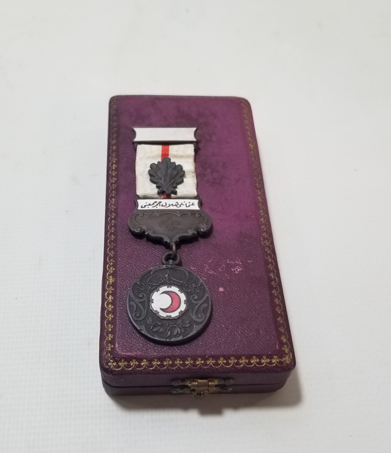 ORİJİNAL KUTUSUNDA 1. DÜNYA SAVAŞI DÖNEMİ NADİR HİLAL-İ AHMER MADALYA