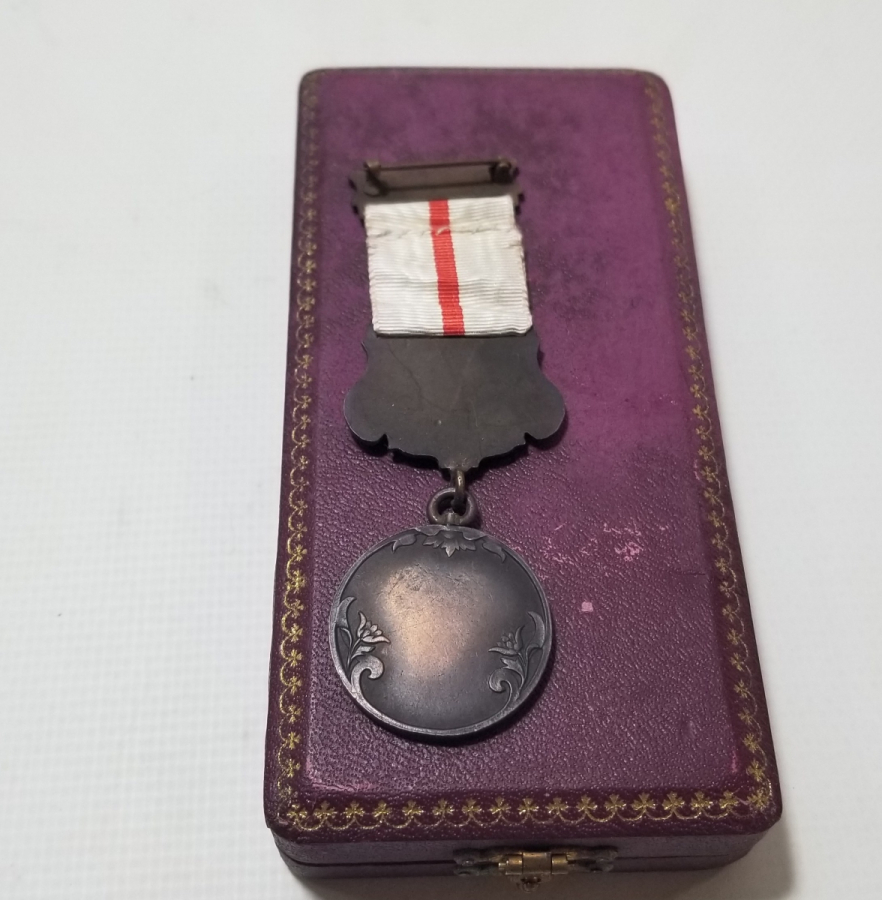 ORİJİNAL KUTUSUNDA 1. DÜNYA SAVAŞI DÖNEMİ NADİR HİLAL-İ AHMER MADALYA