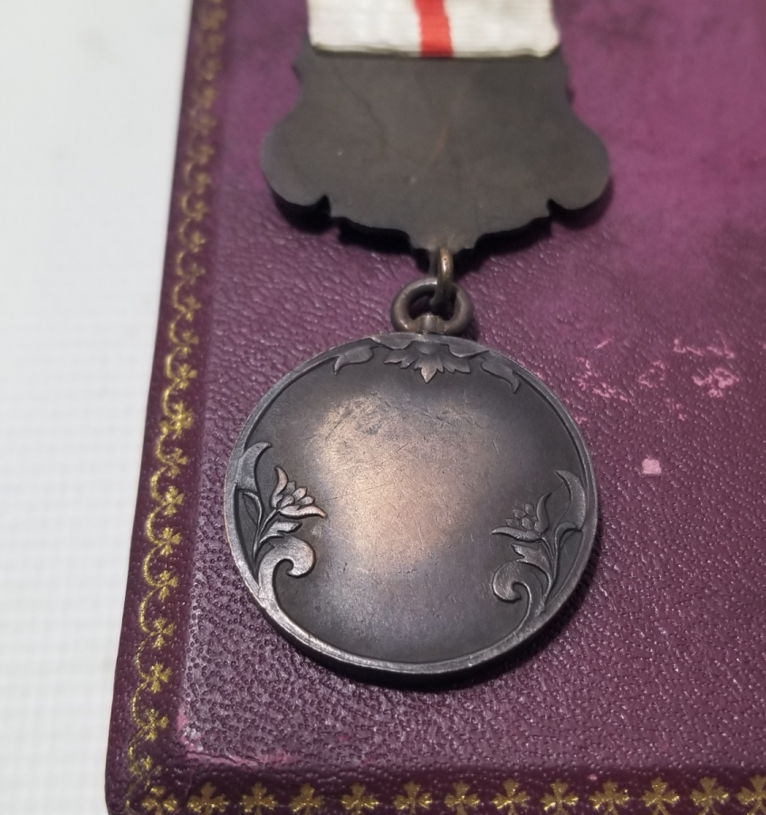 ORİJİNAL KUTUSUNDA 1. DÜNYA SAVAŞI DÖNEMİ NADİR HİLAL-İ AHMER MADALYA