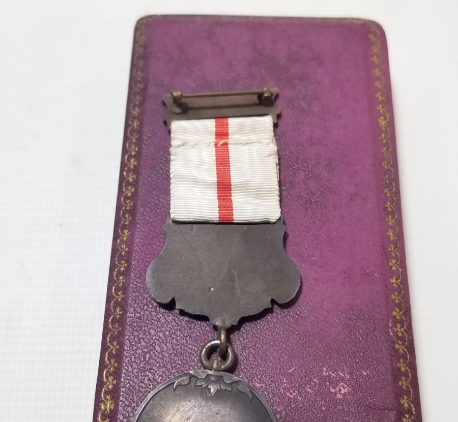 ORİJİNAL KUTUSUNDA 1. DÜNYA SAVAŞI DÖNEMİ NADİR HİLAL-İ AHMER MADALYA